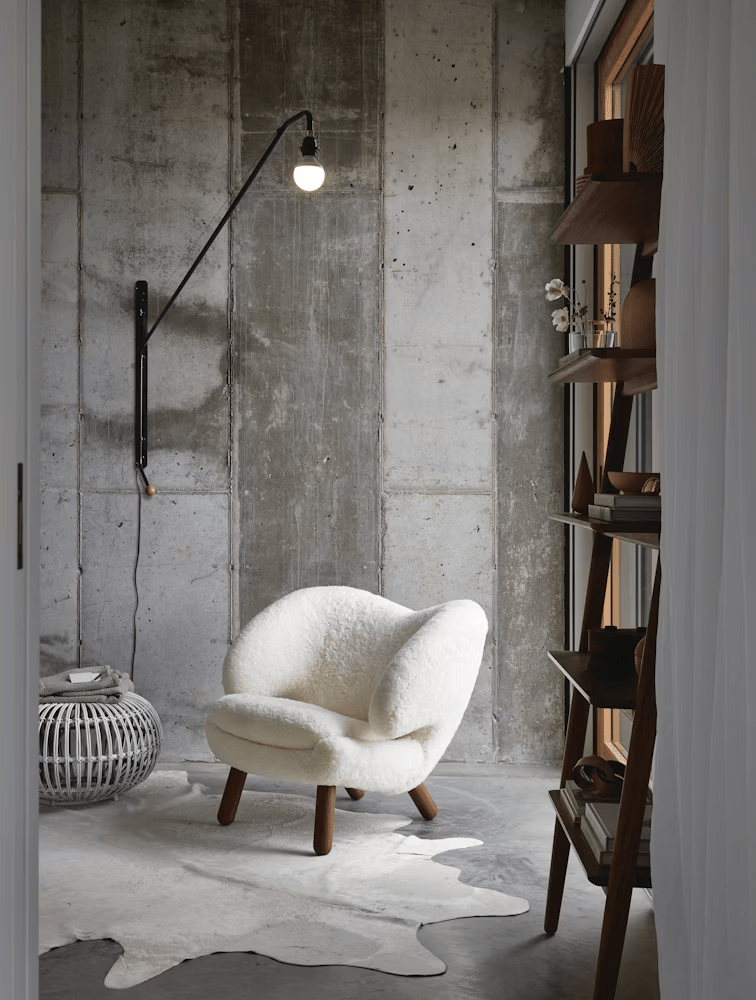 Black Long Arm Wall Lamp