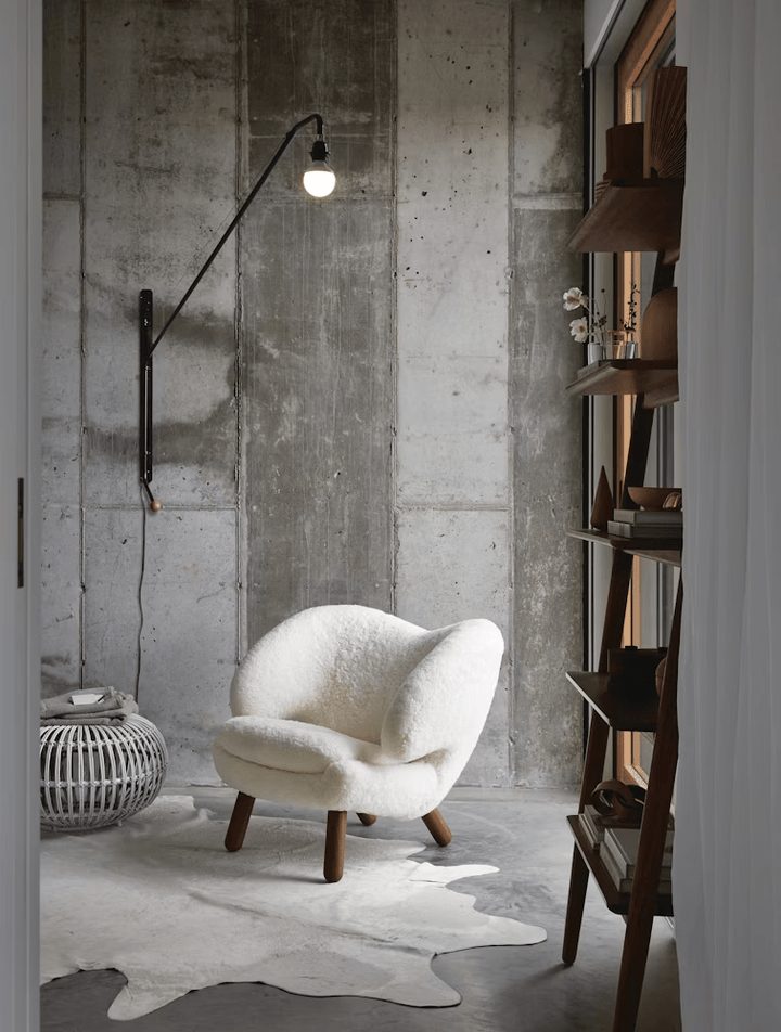 Black Long Arm Wall Lamp
