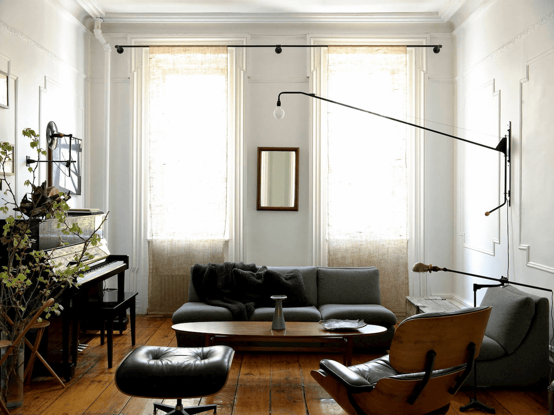Black Long Arm Wall Lamp