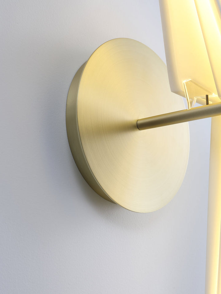 Avian Serenity Plug-in Wall Lamp