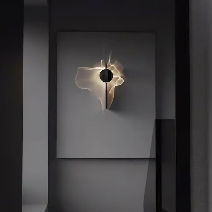 Kinetic Shadow Wall Lamp