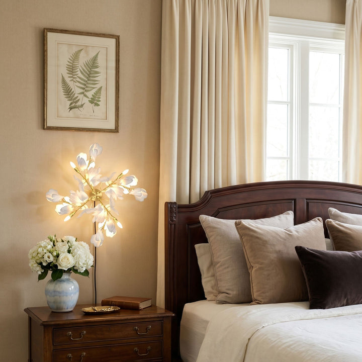 Gingko Flowers Plug-in Wall Lamp