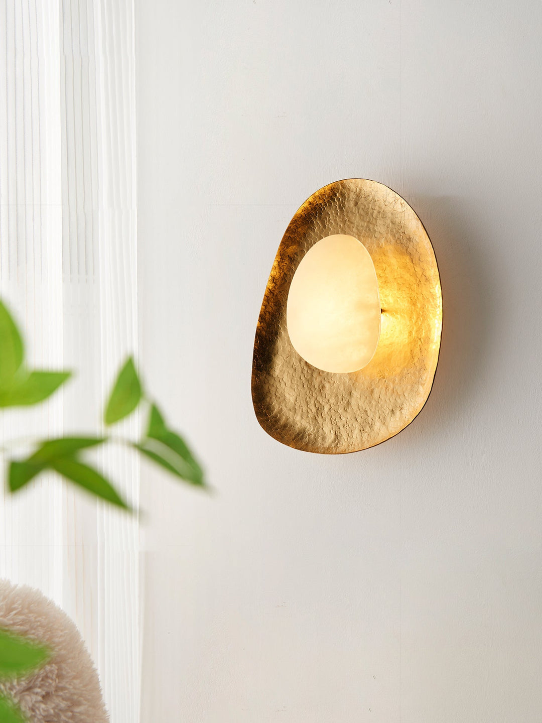 Haloform Aurea Alabaster Wall Lamp