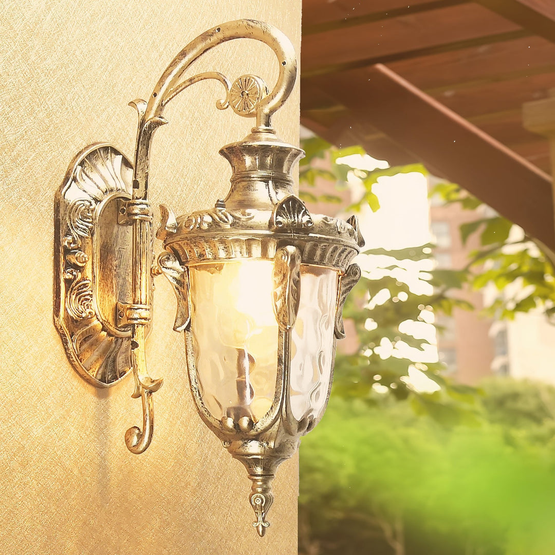Heritage Outdoor Wall Lamp
