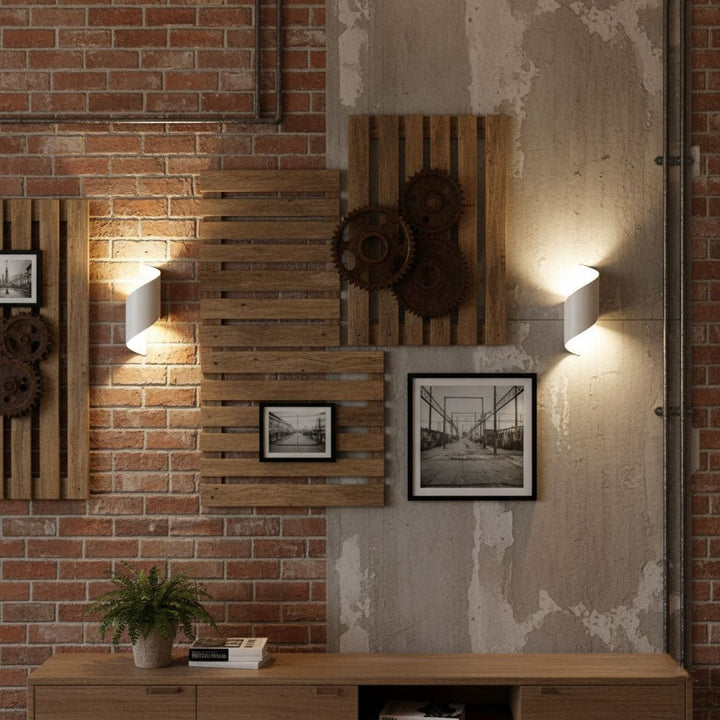 Lila Wall Lamp