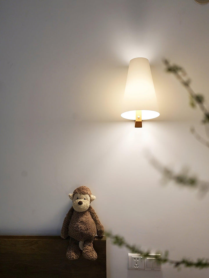 Lupe Wall Lamp