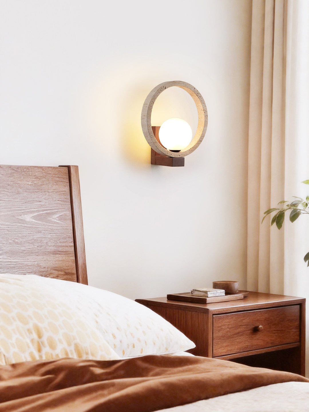 Travira Orbit Wall Light