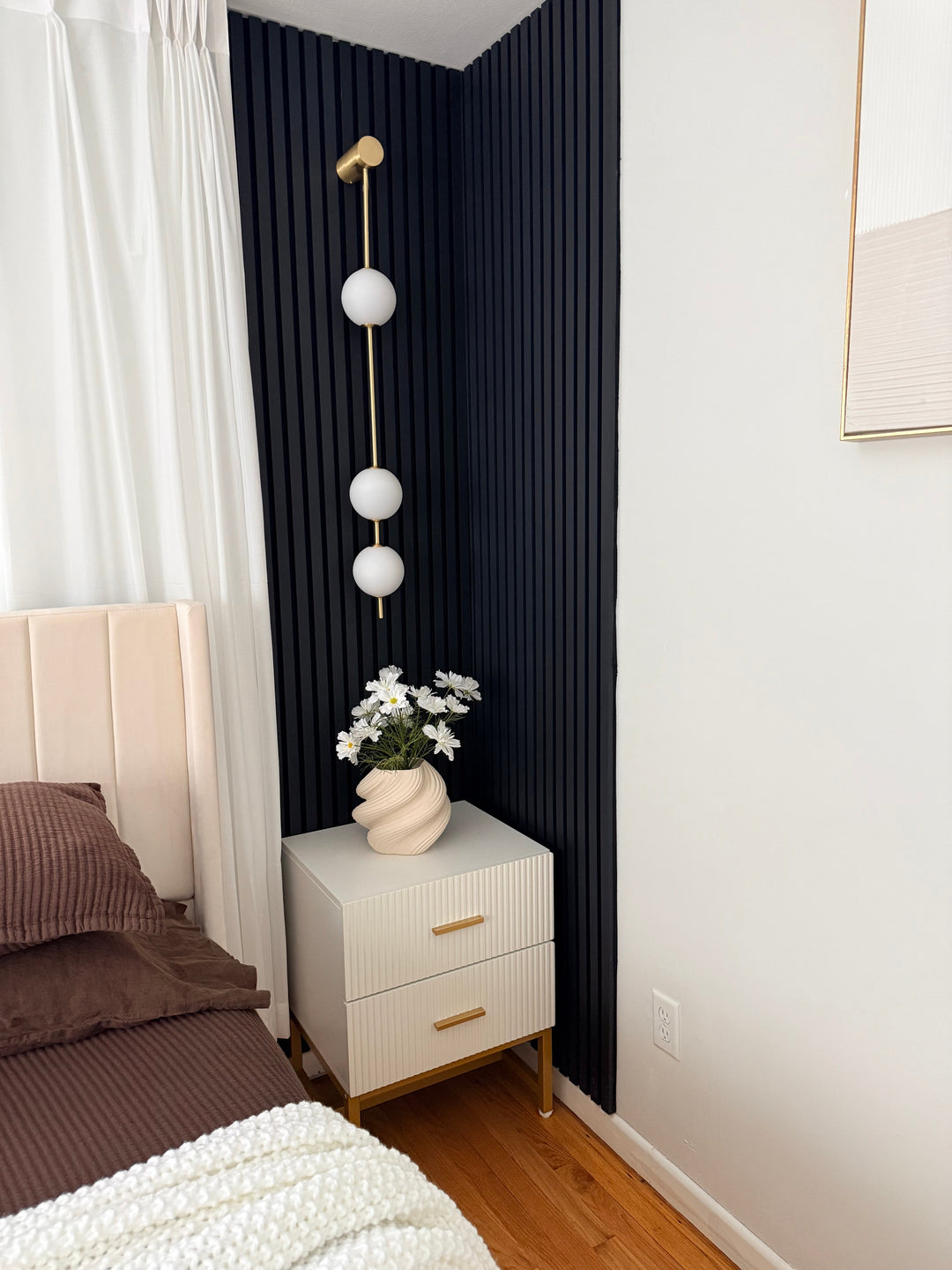 Vertical Balls Wall Lamp